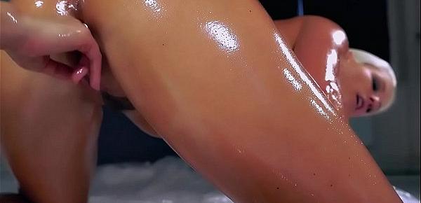  Lesbian squirting sexfight in oil